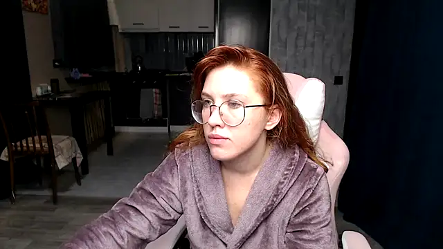 Reginasmilee online show from 10-19-25, 01:39