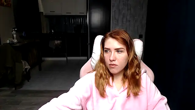 Reginasmilee online show from 10-28-25, 12:47