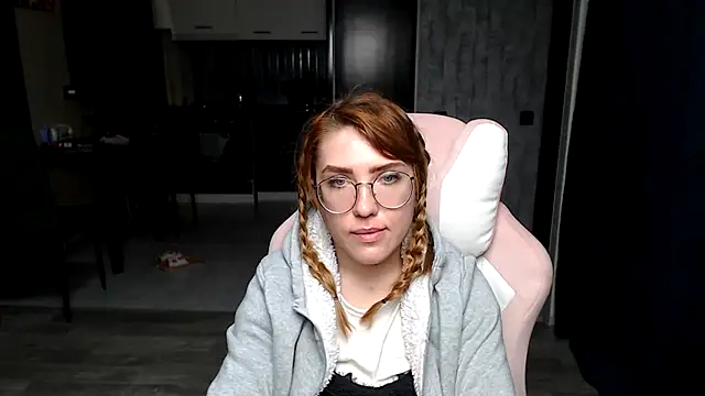 Reginasmilee online show from 11-20-25, 02:01