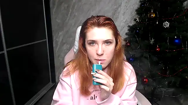 Reginasmilee online show from 12-16-25, 01:43