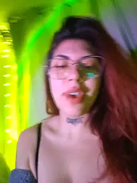 Snapshot of Amyvelvett chatting on 08-08-26, 12:57 Amyvelvett online show from 08-08-26, 12:57