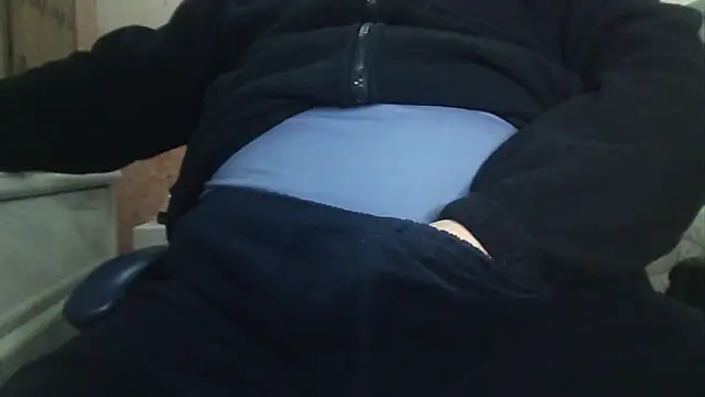 Snapshot of bigfish2222 chatting on 12-15-25, 08:13 bigfish2222 online show from 12-15-25, 08:13