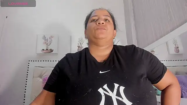 Dajanaaroa online show from 12-19-24, 01:40