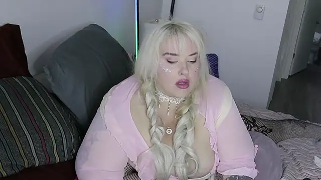 Snapshot of BBWBELLABELLY chatting on 08-06-26, 09:06 BBWBELLABELLY online show from 08-06-26, 09:06