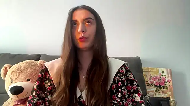 Snapshot of LucyLuxy chatting on 08-06-26, 09:33 LucyLuxy online show from 08-06-26, 09:33