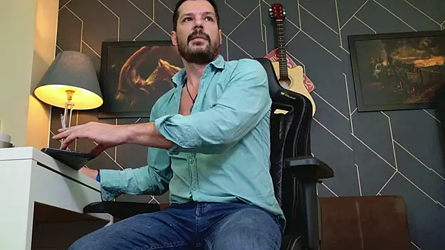 ChrisKox online show from 12-18-25, 06:52