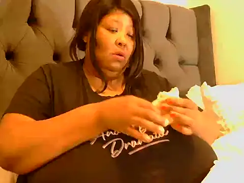 Snapshot of nancy111 chatting on 10-26-25, 02:45 nancy111 online show from 10-26-25, 02:45