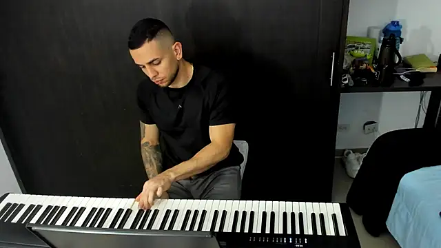 logan smith online show from 10-10-25, 12:31