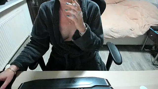 minoesje37 online show from 03-15-25, 08:32