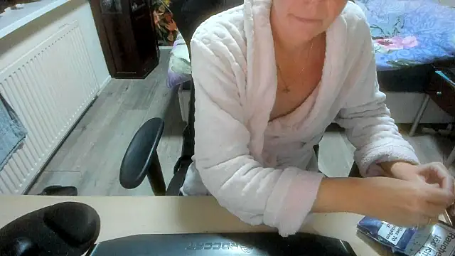 minoesje37 online show from 12-01-25, 08:47