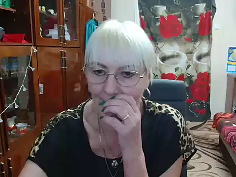 Snapshot of JenaCheim chatting on 12-28-24, 07:00 JenaCheim online show from 12-28-24, 07:00