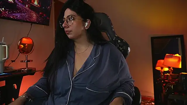 coraline latin online show from 10-12-25, 04:17