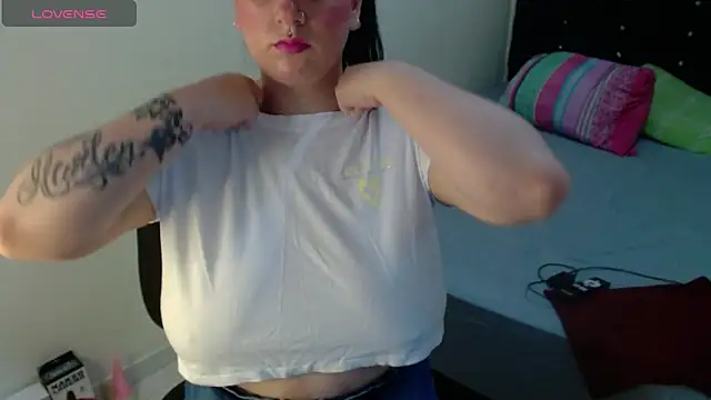 Snapshot of sweetshorexxx chatting on 03-12-25, 09:03 sweetshorexxx online show from 03-12-25, 09:03