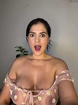 Snapshot of Carolina_Novoa chatting on 12-15-24, 08:47 Carolina Novoa online show from 12-15-24, 08:47