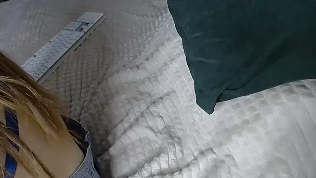 Kiradoll27 online show from 12-16-25, 10:31