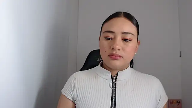 Snapshot of ReyleDoll chatting on 12-06-24, 07:56 ReyleDoll online show from 12-06-24, 07:56