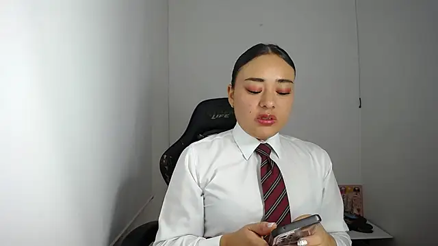 Snapshot of ReyleDoll chatting on 12-20-24, 07:39 ReyleDoll online show from 12-20-24, 07:39