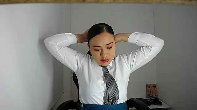 Snapshot of ReyleDoll chatting on 12-28-24, 11:37 ReyleDoll online show from 12-28-24, 11:37