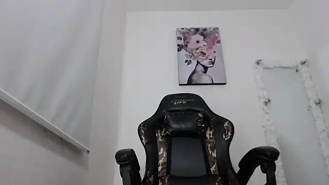 Snapshot of ReyleDoll chatting on 01-11-25, 11:13 ReyleDoll online show from 01-11-25, 11:13