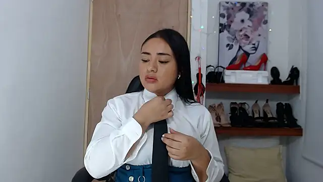 Snapshot of ReyleDoll chatting on 01-30-25, 10:19 ReyleDoll online show from 01-30-25, 10:19