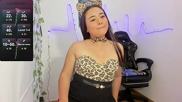 Snapshot of ReyleDoll chatting on 10-24-25, 11:34 ReyleDoll online show from 10-24-25, 11:34