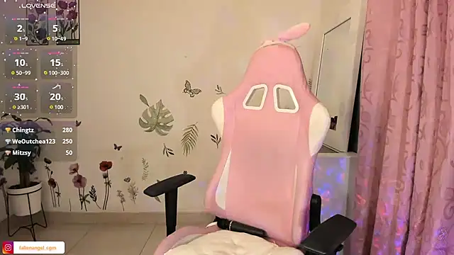 Snapshot of Fallengangel chatting on 02-08-25, 11:12 Fallengangel online show from 02-08-25, 11:12