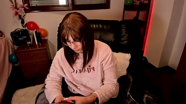 Snapshot of Fallengangel chatting on 02-23-26, 11:57 Fallengangel online show from 02-23-26, 11:57