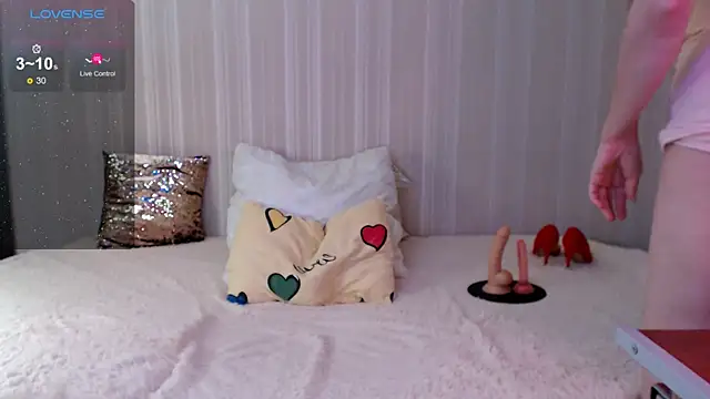 Snapshot of SylviaFoxy chatting on 01-31-25, 08:33 SylviaFoxy online show from 01-31-25, 08:33