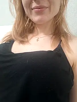 YogisticJuli666 online show from 12-22-25, 05:15