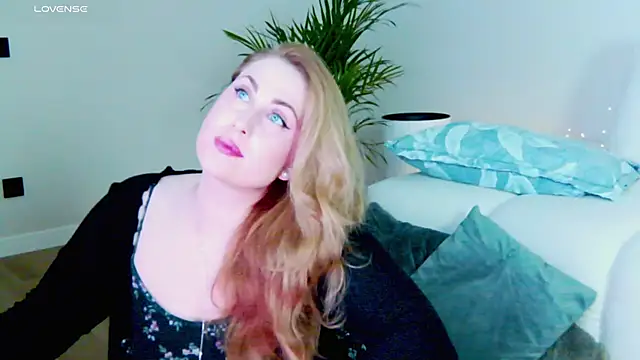 Snapshot of Sinful_Eyes chatting on 11-29-25, 05:21 Sinful Eyes online show from 11-29-25, 05:21