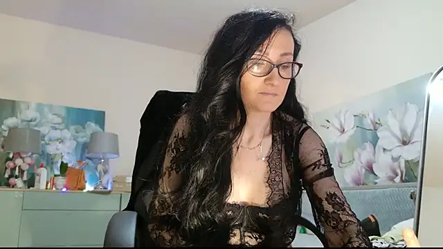 Snapshot of lara_heaven chatting on 10-20-25, 06:03 lara heaven online show from 10-20-25, 06:03