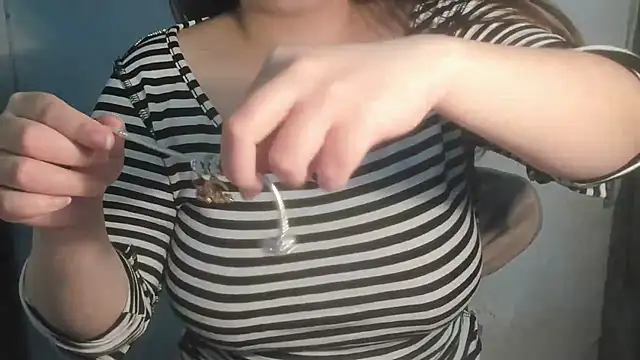 Snapshot of 6868_- chatting on 01-17-25, 09:50 6868 - online show from 01-17-25, 09:50