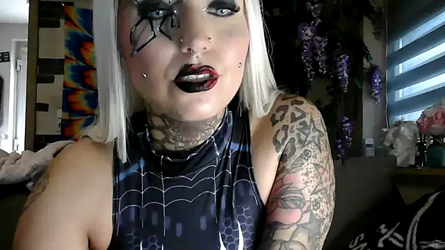 RoxxyInk online show from 10-31-25, 11:11