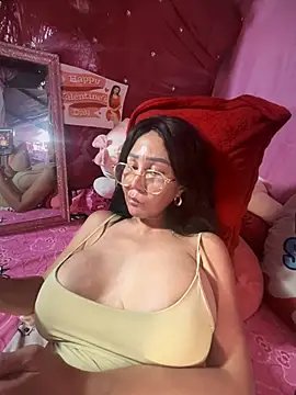 Snapshot of sweetieme chatting on 03-11-25, 10:18 sweetieme online show from 03-11-25, 10:18