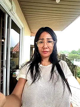 Snapshot of sweetieme chatting on 10-03-25, 02:08 sweetieme online show from 10-03-25, 02:08