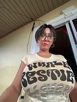 Snapshot of sweetieme chatting on 10-19-25, 12:11 sweetieme online show from 10-19-25, 12:11