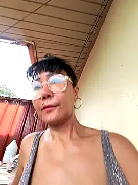 Snapshot of sweetieme chatting on 10-29-25, 02:14 sweetieme online show from 10-29-25, 02:14