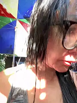 Snapshot of sweetieme chatting on 10-31-25, 12:00 sweetieme online show from 10-31-25, 12:00