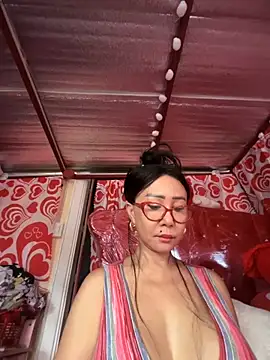 Snapshot of sweetieme chatting on 12-05-25, 01:03 sweetieme online show from 12-05-25, 01:03