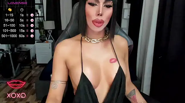 Snapshot of Forever_MissCandace chatting on 12-18-24, 02:38 Forever MissCandace online show from 12-18-24, 02:38
