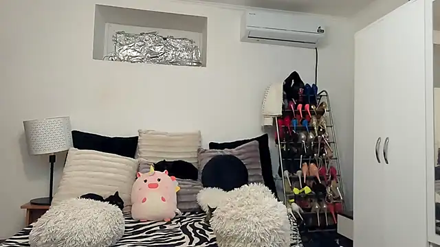 juliahayessxx online show from 12-02-25, 06:47