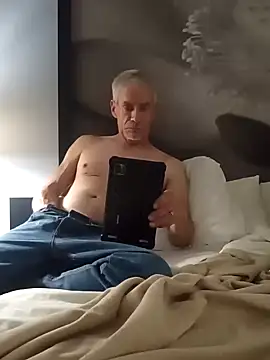 Snapshot of Biknight chatting on 12-13-24, 08:26 Biknight online show from 12-13-24, 08:26