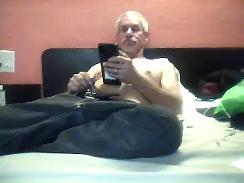 Snapshot of Biknight chatting on 12-24-24, 10:39 Biknight online show from 12-24-24, 10:39