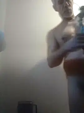 Snapshot of Biknight chatting on 02-28-25, 12:42 Biknight online show from 02-28-25, 12:42