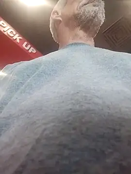 Snapshot of Biknight chatting on 09-27-25, 10:04 Biknight online show from 09-27-25, 10:04