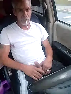 Snapshot of Biknight chatting on 10-06-25, 11:18 Biknight online show from 10-06-25, 11:18