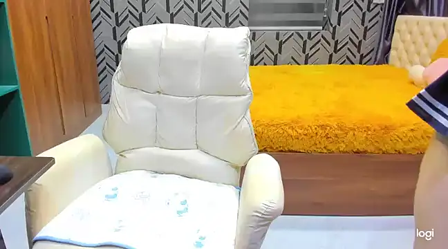 Snapshot of Toyota_Motor_Corporation chatting on 02-09-25, 01:33 Toyota Motor Corporation online show from 02-09-25, 01:33