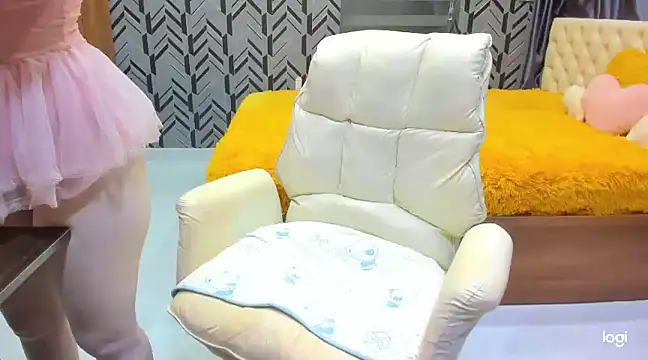 Snapshot of Toyota_Motor_Corporation chatting on 03-18-25, 02:36 Toyota Motor Corporation online show from 03-18-25, 02:36