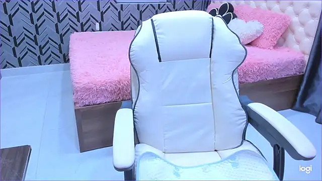 Snapshot of Toyota_Motor_Corporation chatting on 09-11-25, 11:16 Toyota Motor Corporation online show from 09-11-25, 11:16