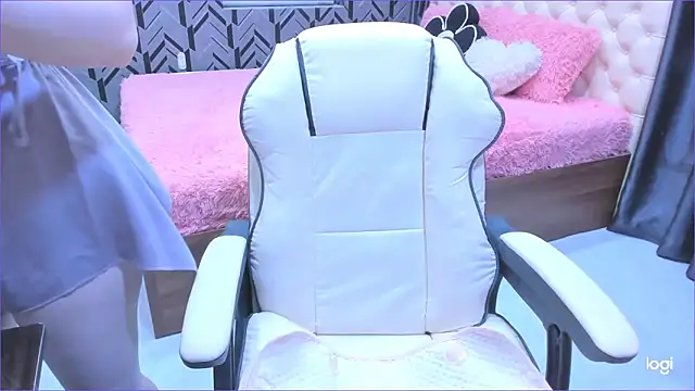 Snapshot of Toyota_Motor_Corporation chatting on 09-15-25, 11:16 Toyota Motor Corporation online show from 09-15-25, 11:16